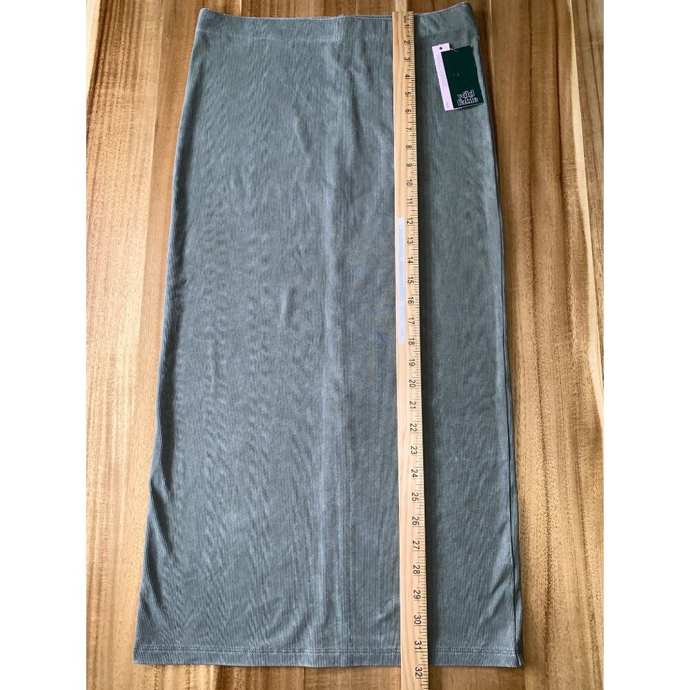 Wild Fable Womens Midi Pencil Skirt Stretchy Light Gray Ribbed Knit Size Medium - Picture 3 of 10